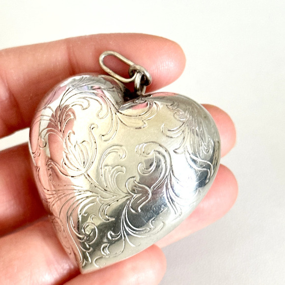 Vintage 925 Sterling Silver Large Puffy Heart Floral Scroll Etched Pendant - Picture 10 of 10